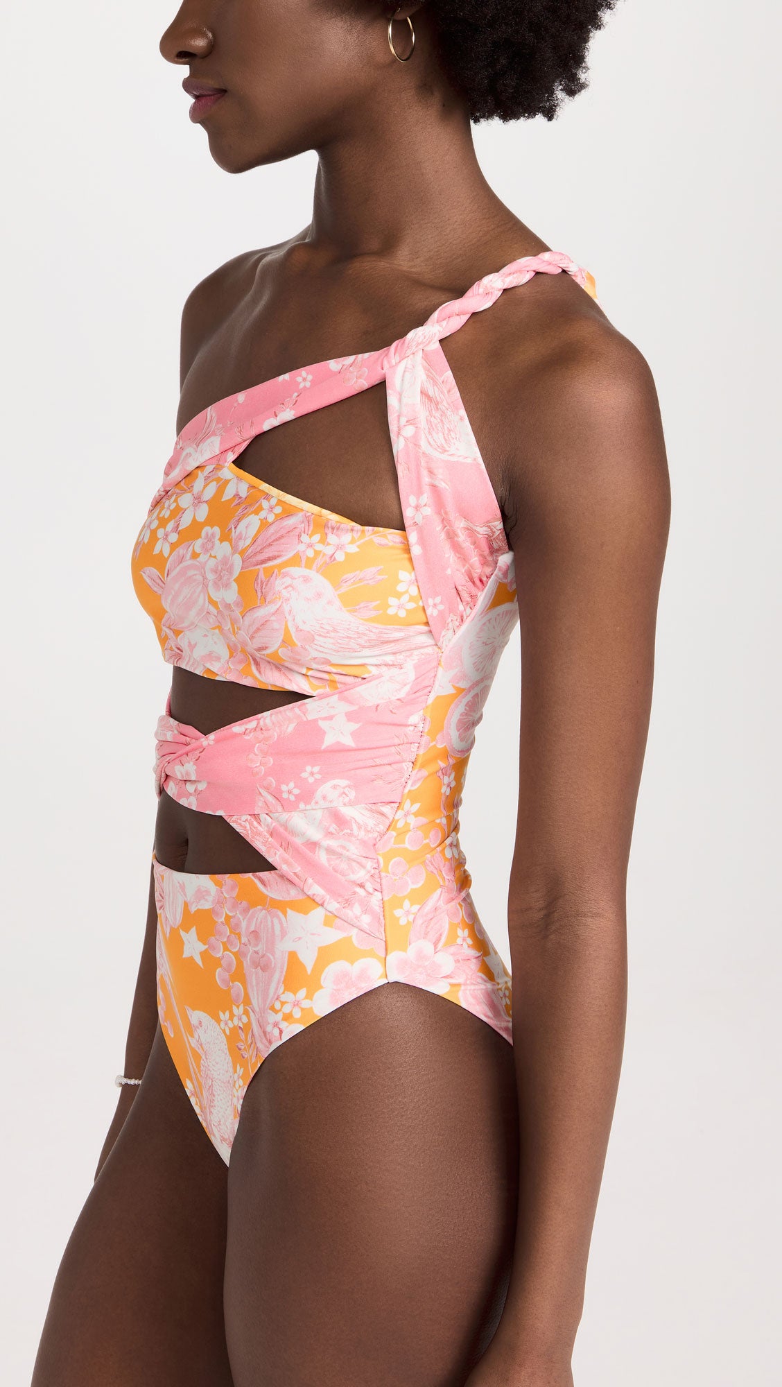 One-shoulder one-piece swimsuit